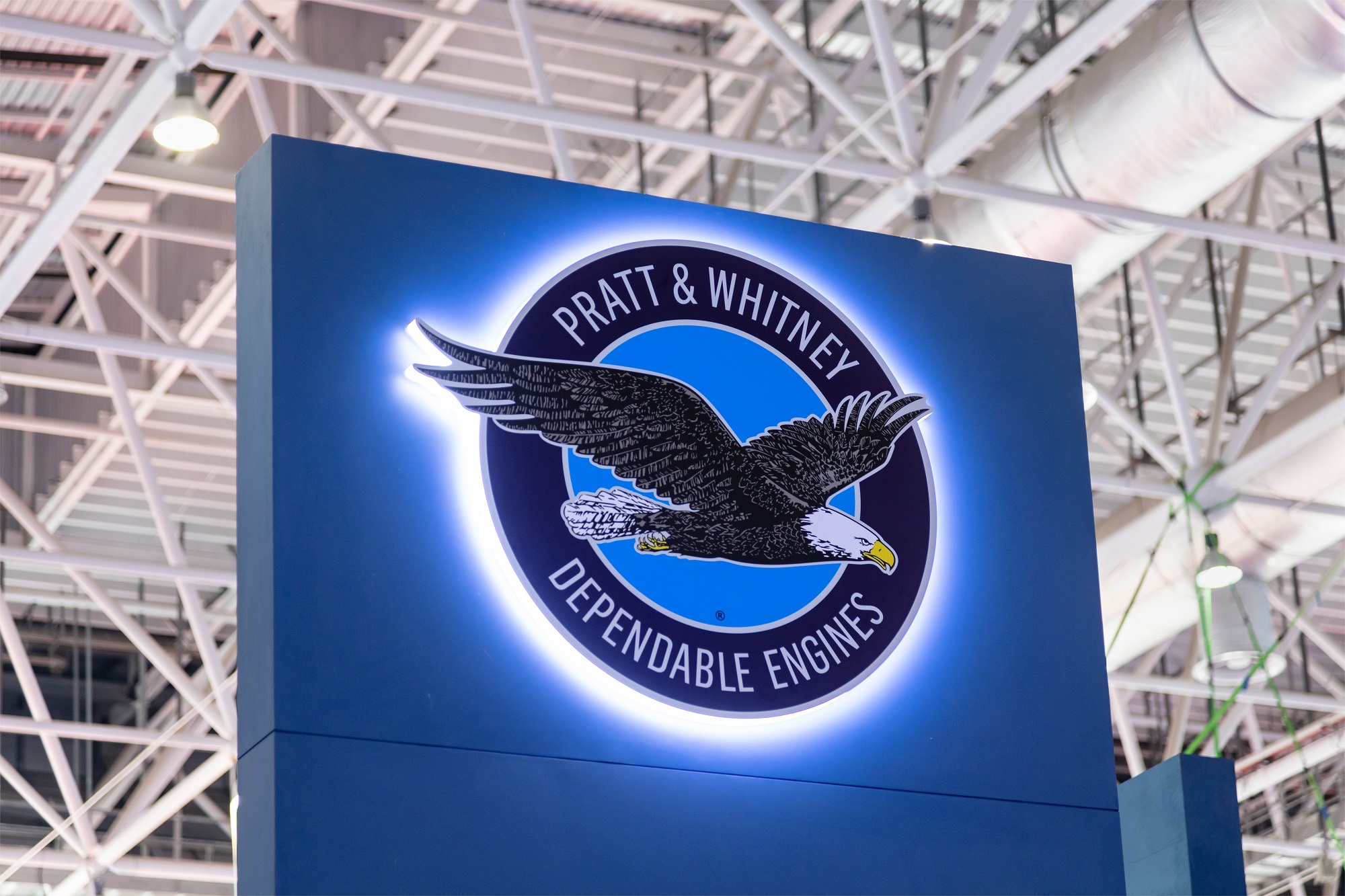 Illuminated Pratt & Whitney eagle logo